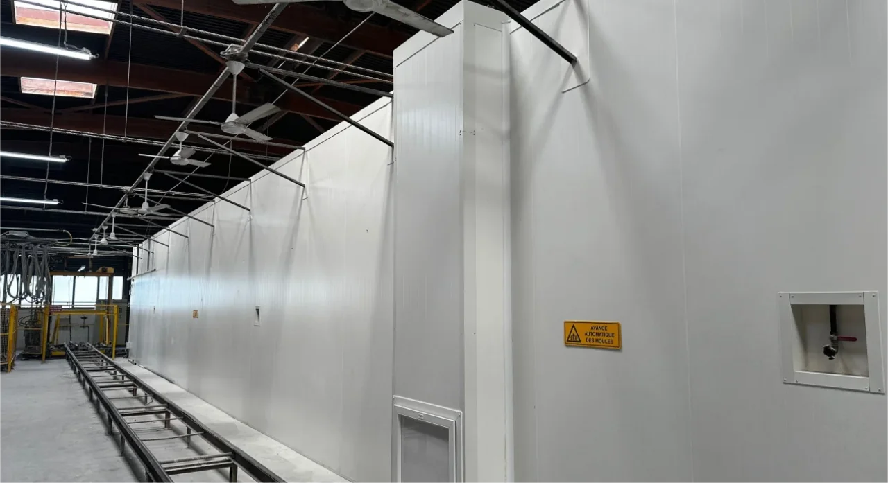 Panneaux sandwich isotherme mis en place pour habillé un four industriel