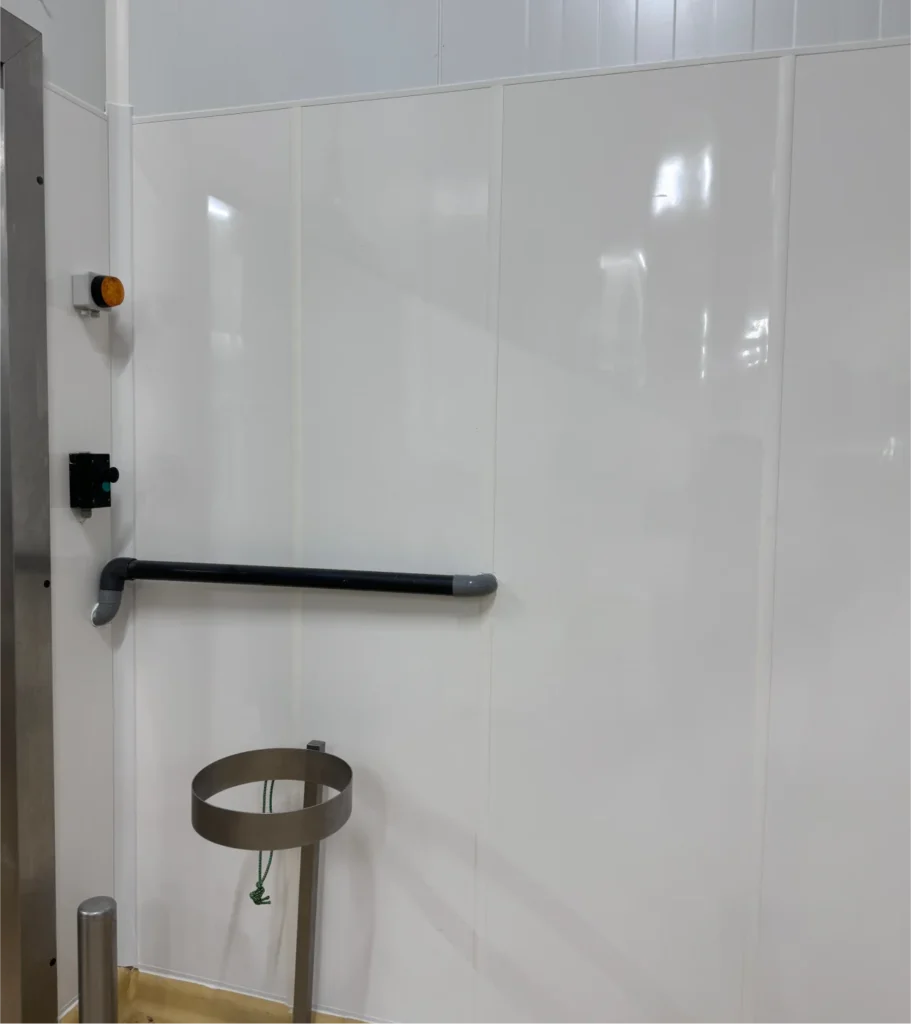 Plaque fibrée lisse antibactérienne distribuée par ISOSELL pour l'industrie agroalimentaire