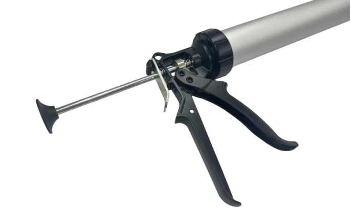 Détail du mécanisme du pistolet pour colle et silicone de 600ml ISOSELL