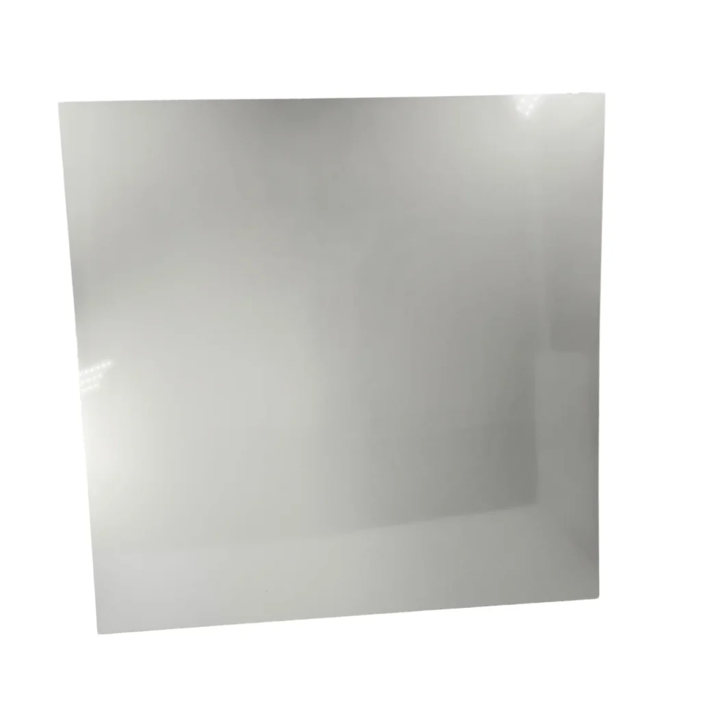 Dalle de plafond hygiénique et lavable conforme HACCP et ISO, adaptée aux environnements sensibles comme les cuisines professionnelles, laboratoires ou établissements de santé – ISOSELL.