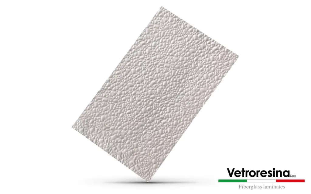 Plaque polyester gaufrée Vetroshield ISOSELL en polyester renforcé fibre de verre pour revêtement mural d’environnements exigeants
