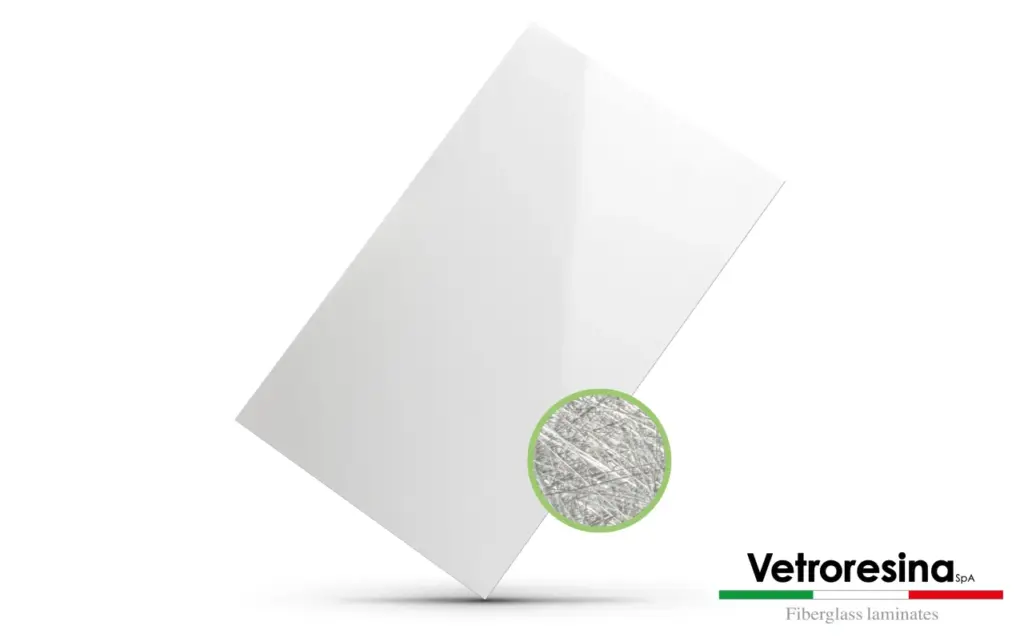 Plaque polyester lisse blanche pour rénovation murale hygiénique en environnements exigeants