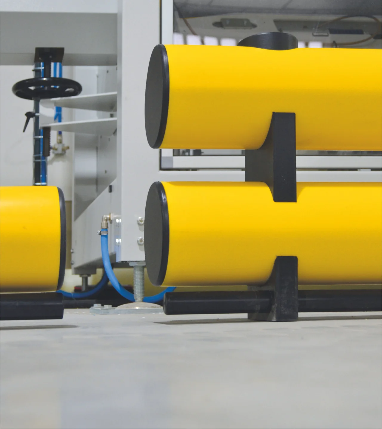 Protection industrielle antichoc jaune distribuée par ISOSELL pour zones de circulation et environnements industriels sensibles